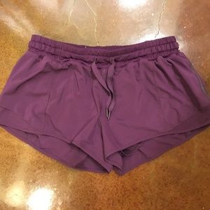 Lululemon Hotty Hot II shorts 2.5"